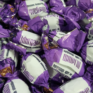 Цукерки "Мигдаль в молочному шоколаді"