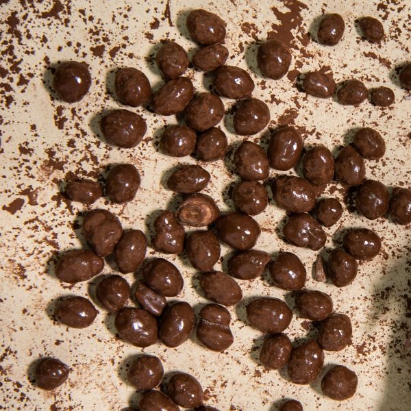 Арахіс в чорному шоколаді